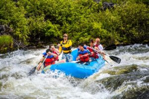 Read more about the article 9 of the best outdoor adventures in Bend, Oregon: from bungee jumps to white water rafting